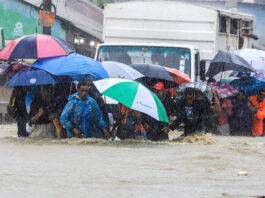 FLOODS RAVAGE KENYA: 62 dead, over 12,000 homes displaced as heavy Rains persist Flood in Kenya