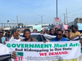 INSECURITY: Protesters block Ibadan roads over abducted Oyo school pupils, teachers IBADAN PROTESTERS