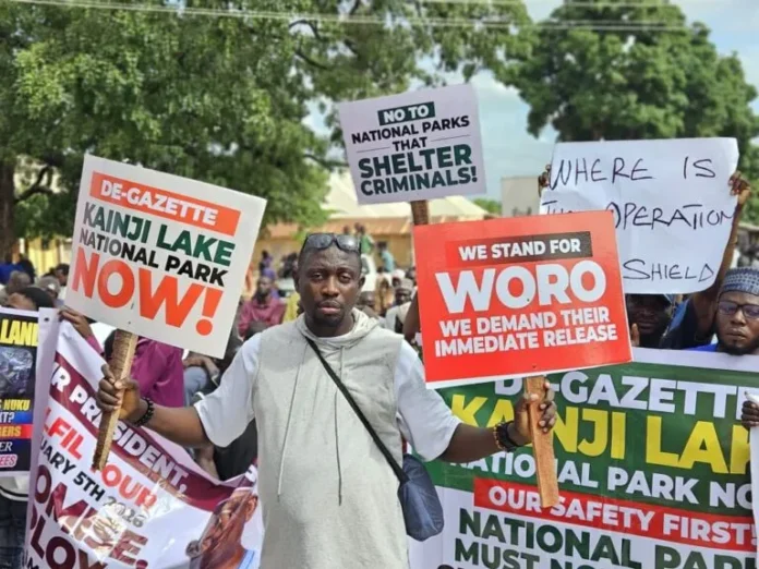 Kiama youths took to the street to protest over insecurity in their region in Kwara State